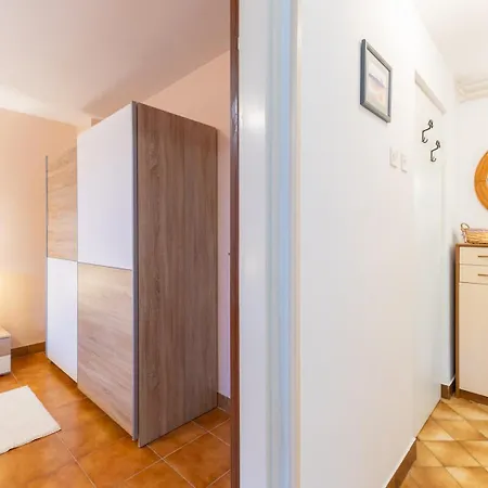 App Mary Jane Apartment Porec